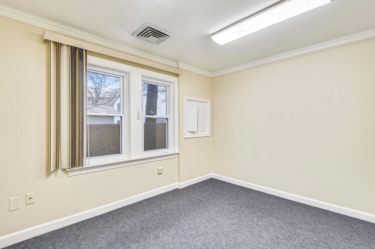 2102 Gallows Rd, Vienna, VA, 22182